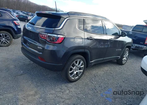 2022 Jeep Compass Latitude Lux 4X4 z USA, uszkodzony, nr VIN 3C4NJDFB5NT150019